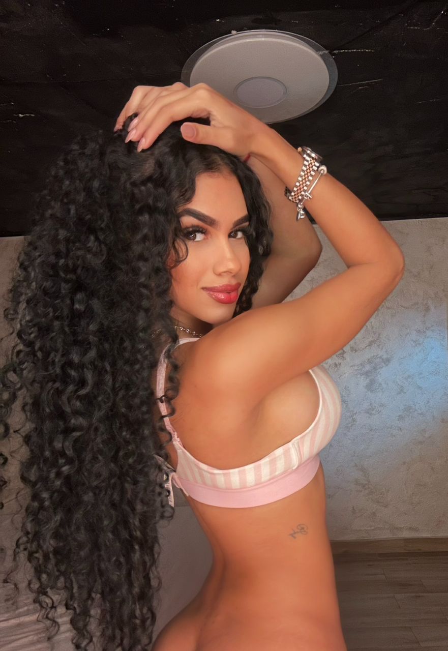 Escort - KENDAL - Ibiza Tops